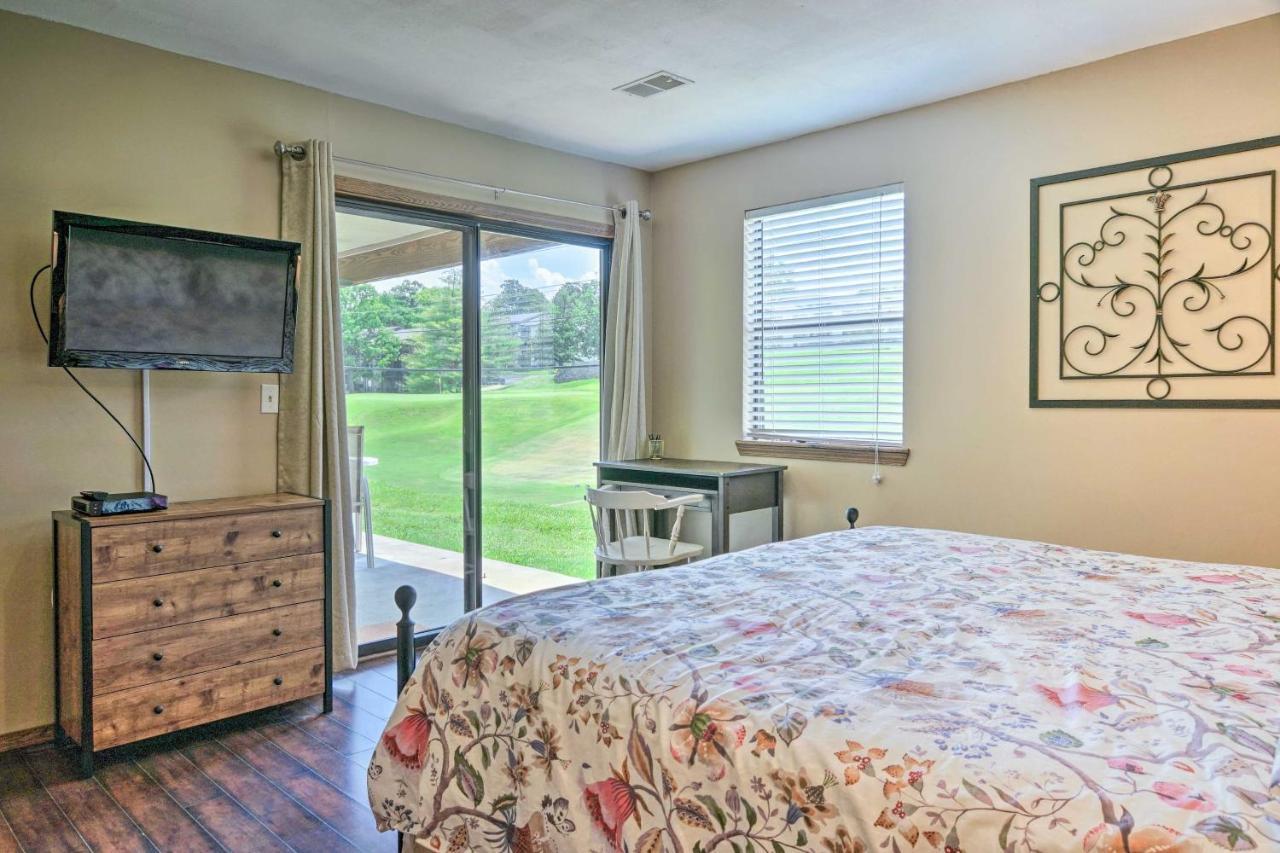 Pet-Friendly Branson Retreat With Pool And Golf Access Lägenhet Exteriör bild