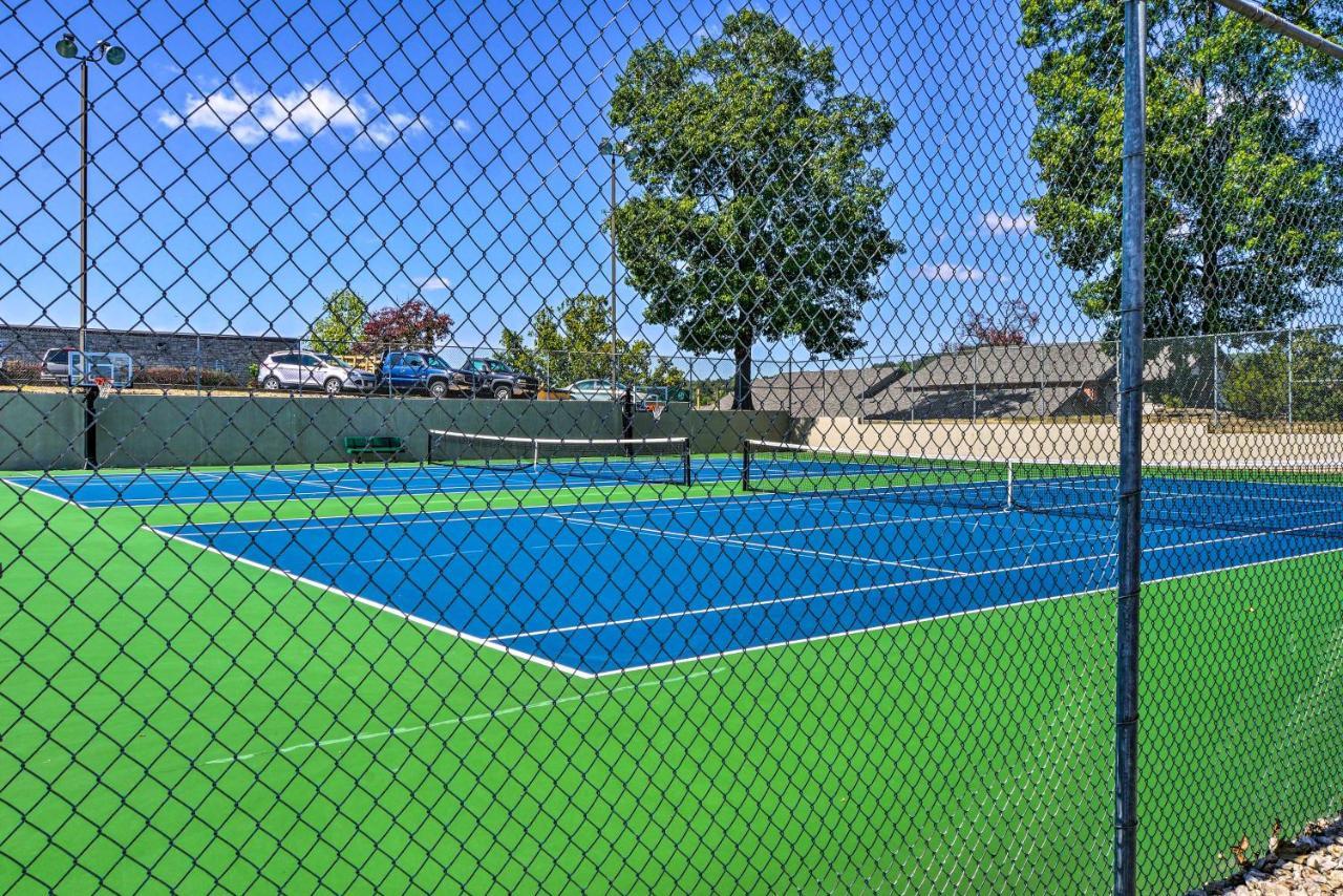Pet-Friendly Branson Retreat With Pool And Golf Access Lägenhet Exteriör bild