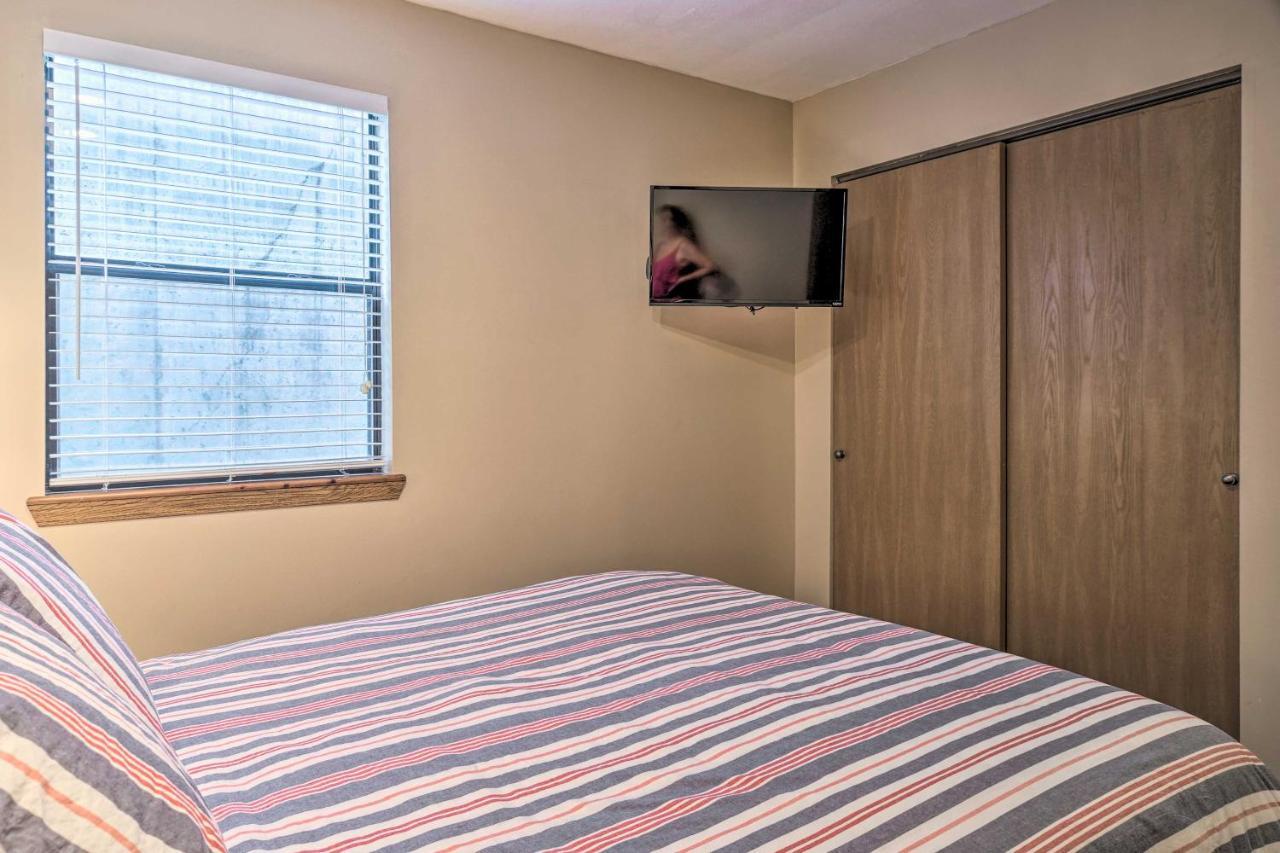 Pet-Friendly Branson Retreat With Pool And Golf Access Lägenhet Exteriör bild